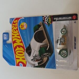 Hot Wheels - HW Starting Grid - Instant Boost Toy Car - White and Green